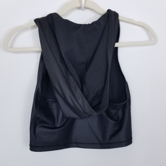 ⭐️SALE⭐️VICTORIA SPORT SMALL CROP SLEEVELESS BLACK HOODIE - Picture 6 of 9